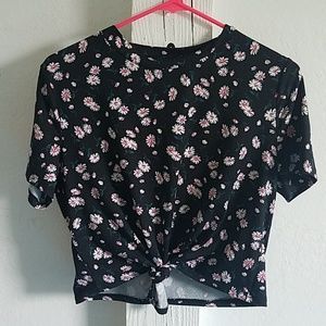 Black crop top shirt